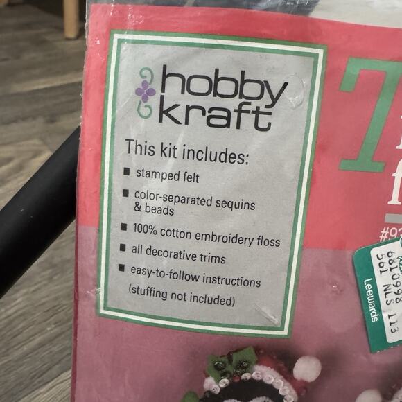 Hobby Kraft Traditional Felt Ornaments Penguins Kit Set of 6 - Picture 3 of 6